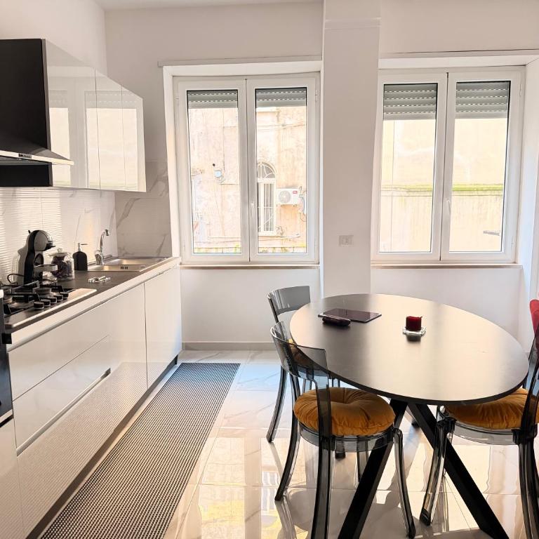 Cuore di Napoli Centro - Three-Bedroom Apartment - 2