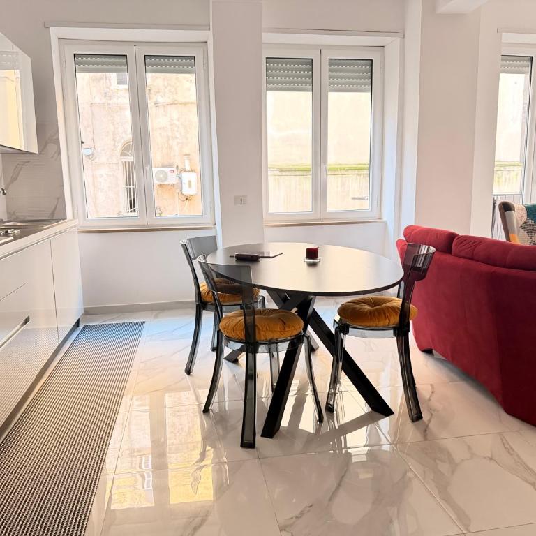 Cuore di Napoli Centro - Three-Bedroom Apartment - 3