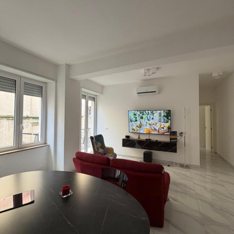 Cuore di Napoli Centro - Three-Bedroom Apartment - 27
