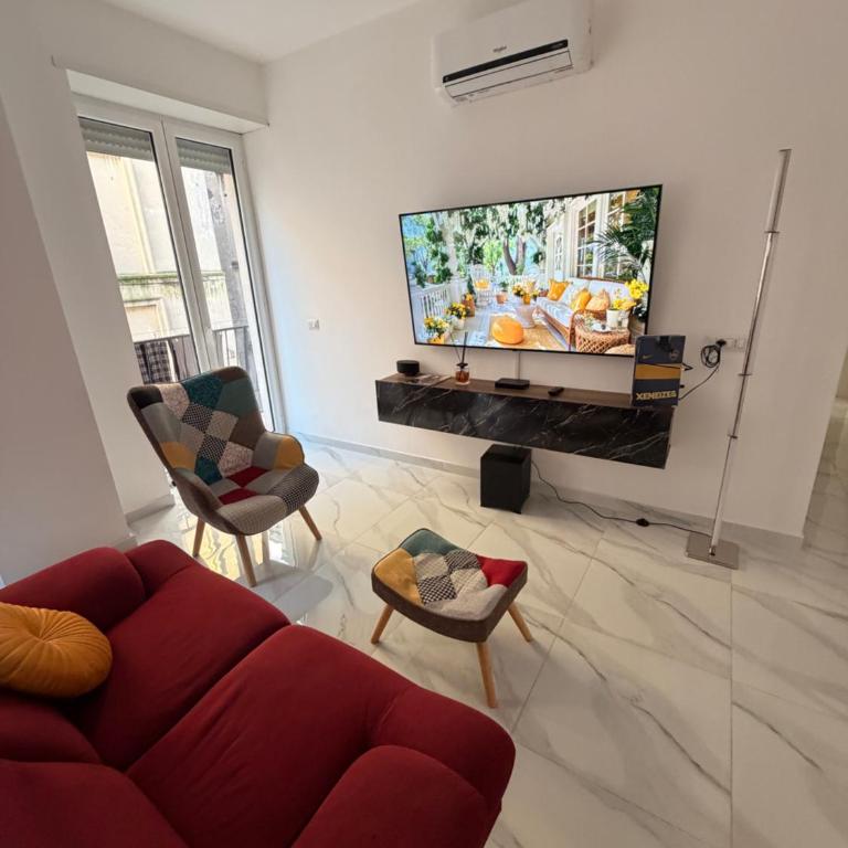 Cuore di Napoli Centro - Three-Bedroom Apartment - 33