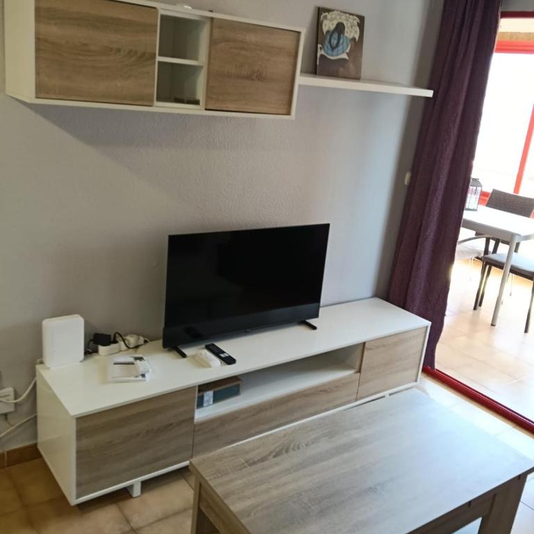 Beautiful Evamar Apartment Near Levante Beach - One-Bedroom Apartment - 8