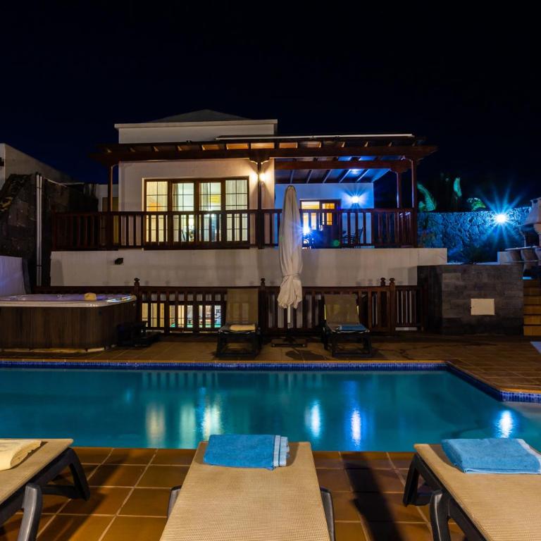 Villa SOPHIE by Villitas - Villa - 17