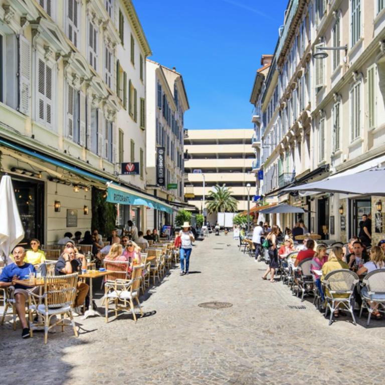 Charmant 2 pièces à 5 minutes de Cannes - Appartement - Vue sur Ville - 53