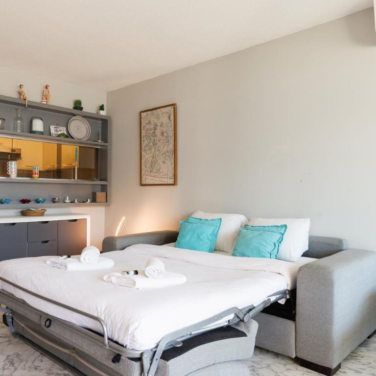 BELLE VUE Centre Juan les Pins, résidence avec gardien ,parking prive, 4 pers, front de mer - One-Bedroom Apartment - 2