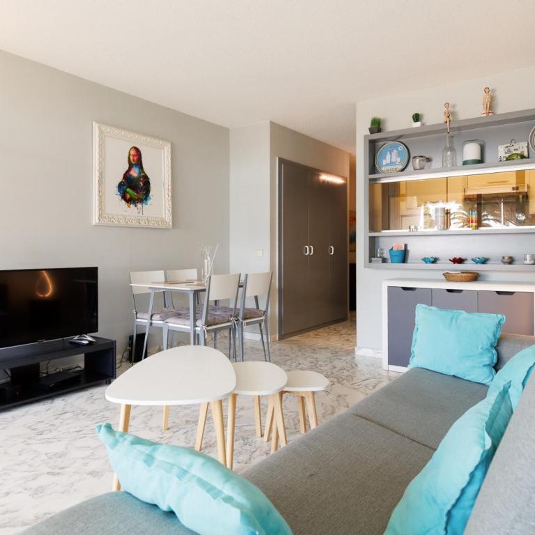 BELLE VUE Centre Juan les Pins, résidence avec gardien ,parking prive, 4 pers, front de mer - One-Bedroom Apartment - 3
