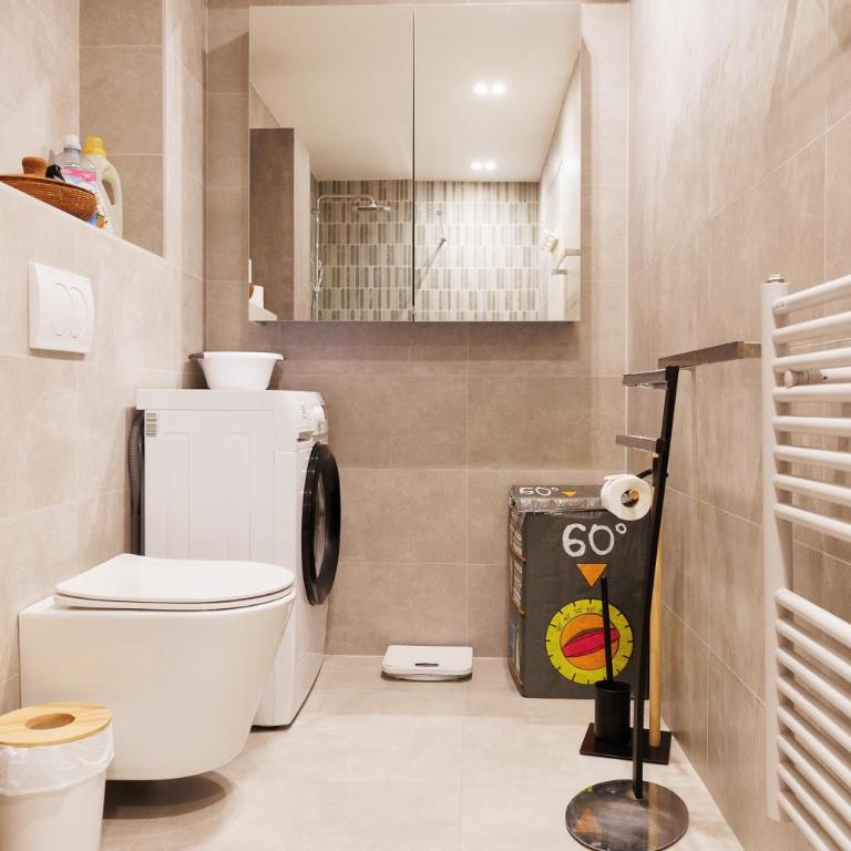 BELLE VUE Centre Juan les Pins, résidence avec gardien ,parking prive, 4 pers, front de mer - One-Bedroom Apartment - 12