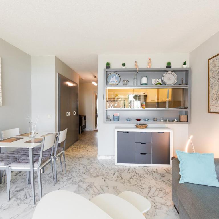 BELLE VUE Centre Juan les Pins, résidence avec gardien ,parking prive, 4 pers, front de mer - One-Bedroom Apartment - 14