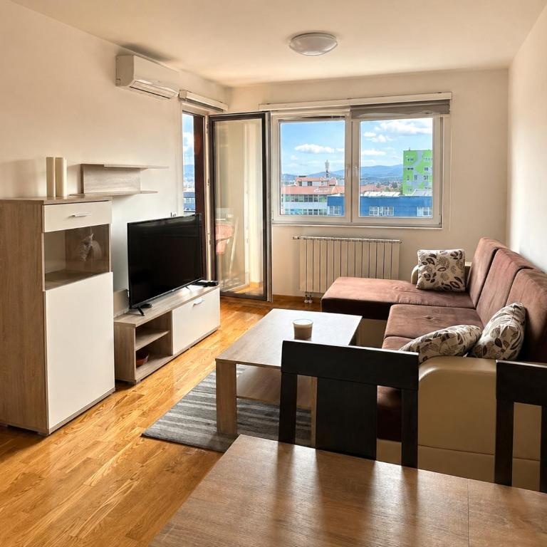 Modern Two Bedroom Apartment Bulevar Sarajevo Private Garage - Apartman sa 2 Spavaće Sobe - 1