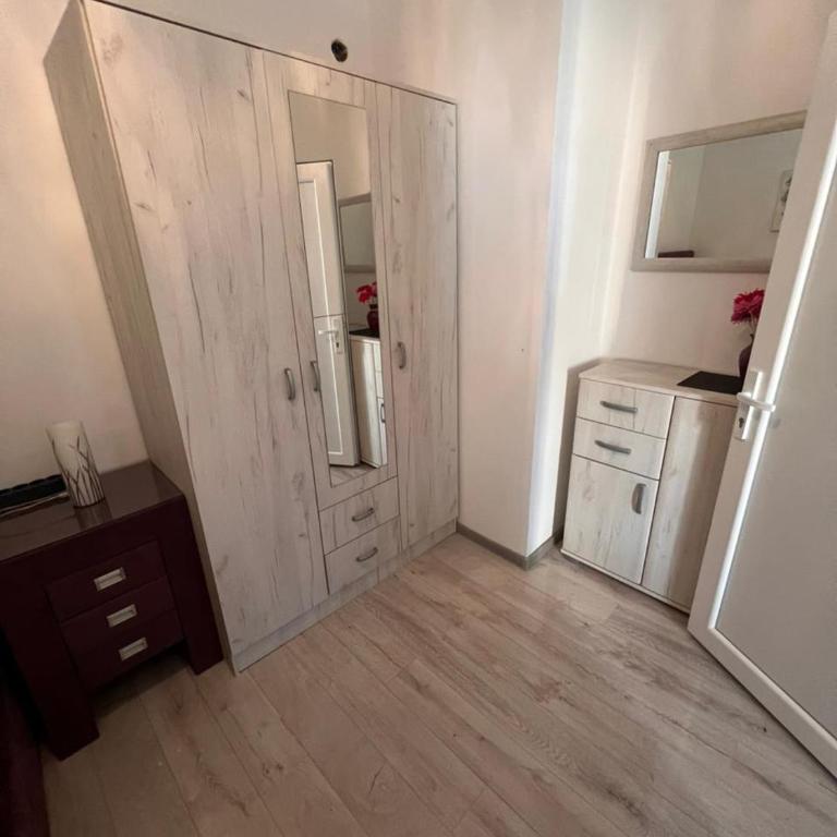 Cozy Trio Apartments Budva - One-Bedroom Apartment - 1