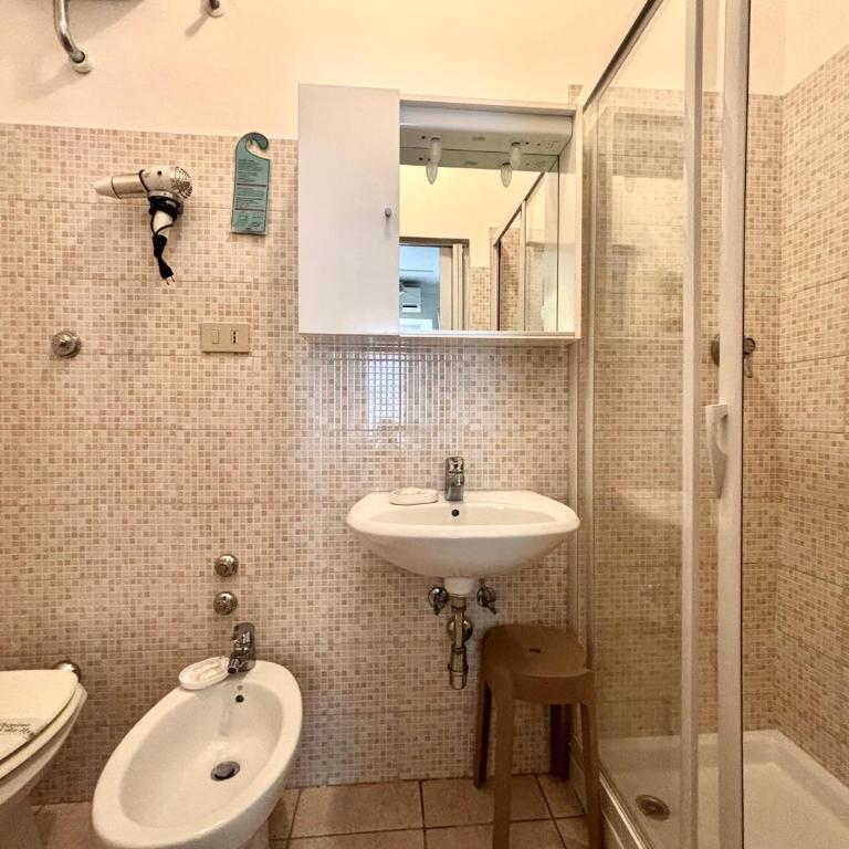 Hotel "Il Parco" B&B Sirolo - Camera Matrimoniale Piccola con Bagno Interno - 9