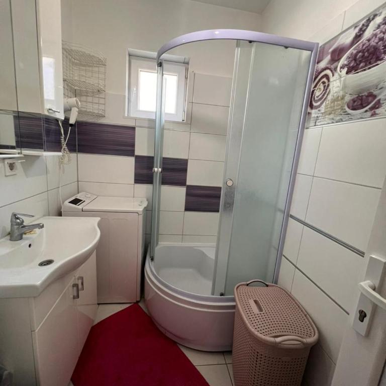 Cozy Trio Apartments Budva - One-Bedroom Apartment - 2