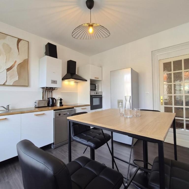Danton, Terrace, house in city center - Maison 4 Chambres - 5