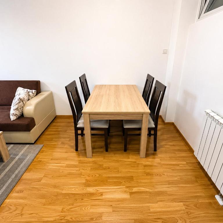 Modern Two Bedroom Apartment Bulevar Sarajevo Private Garage - Apartman sa 2 Spavaće Sobe - 8