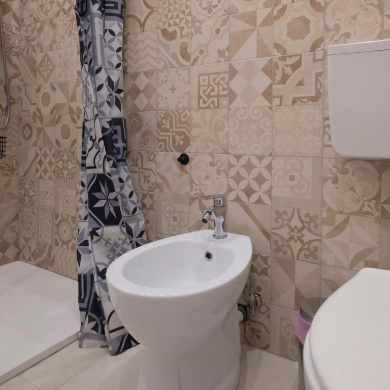 Rocca Rooms - Comfort Quadruple Room - 5