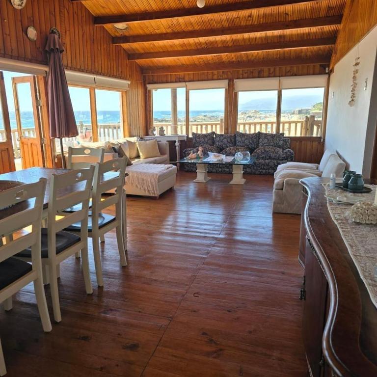 Casa al Borde de la playa - Five-Bedroom House - 2