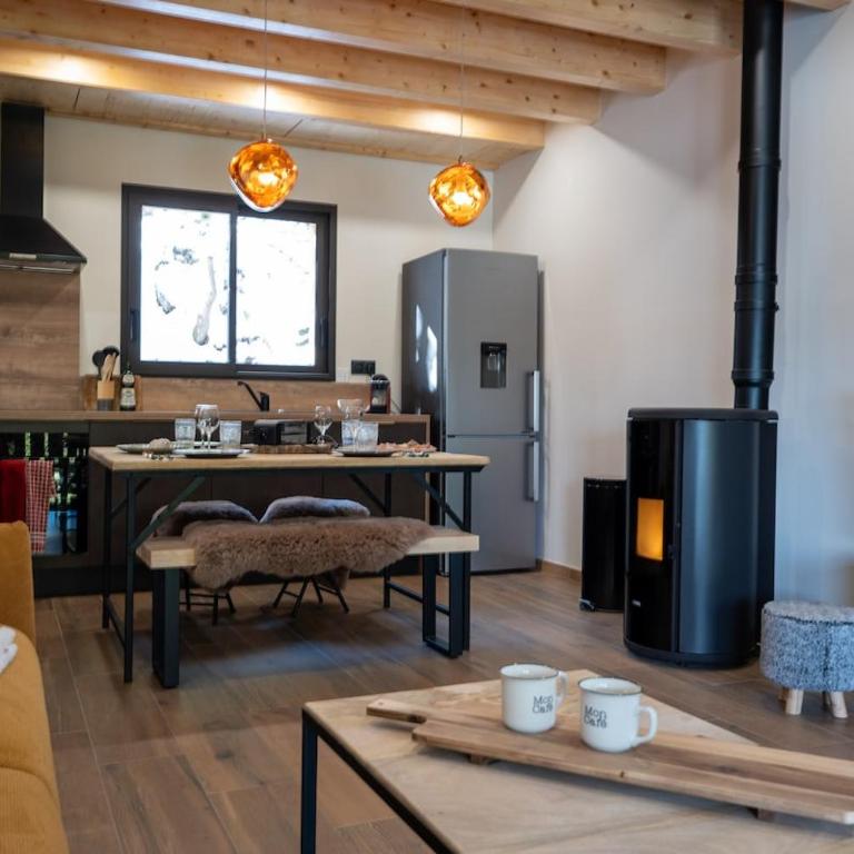 Le Chalet Enchanté 10 personnes Les Angles - Three-Bedroom Chalet - 2