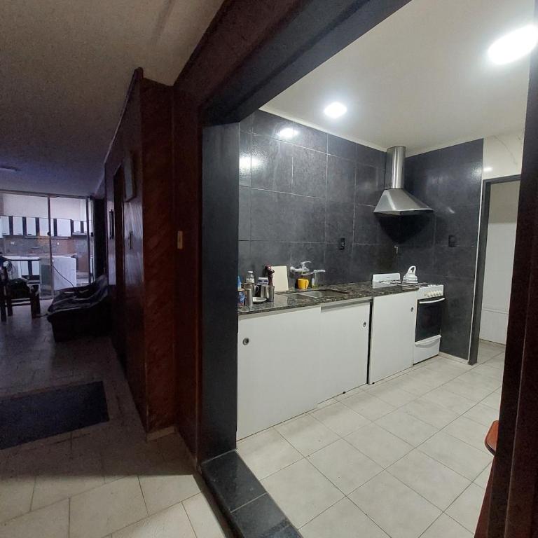 Amplia y tranquila Casa en Barrio Jardin - Three-Bedroom House - 1