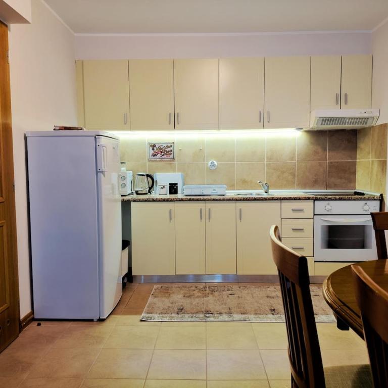 AZZURE NEST spacious 2Br Family Stay 350m to Beach Parking - Apartman sa 2 Spavaće Sobe - 6