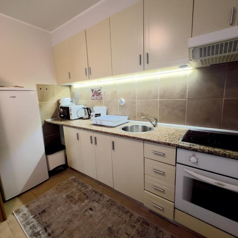 AZZURE NEST spacious 2Br Family Stay 350m to Beach Parking - Apartman sa 2 Spavaće Sobe - 12