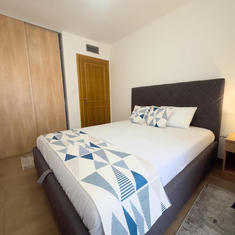 AZZURE NEST spacious 2Br Family Stay 350m to Beach Parking - Apartman sa 2 Spavaće Sobe - 13