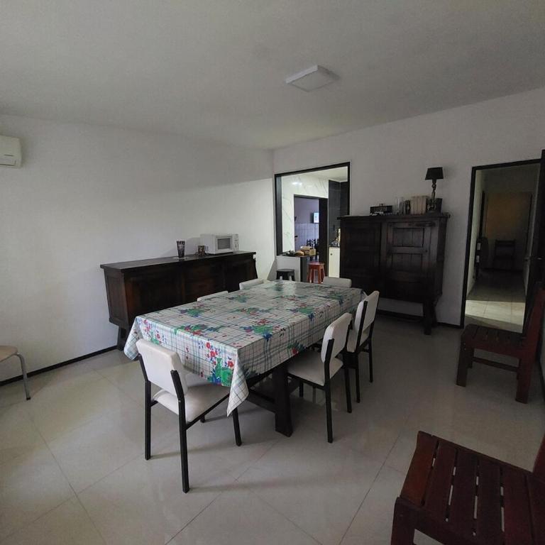 Amplia y tranquila Casa en Barrio Jardin - Three-Bedroom House - 6
