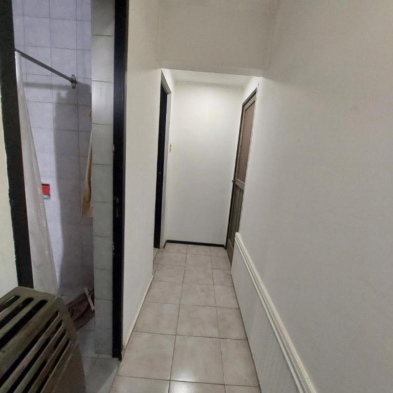 Amplia y tranquila Casa en Barrio Jardin - Three-Bedroom House - 8