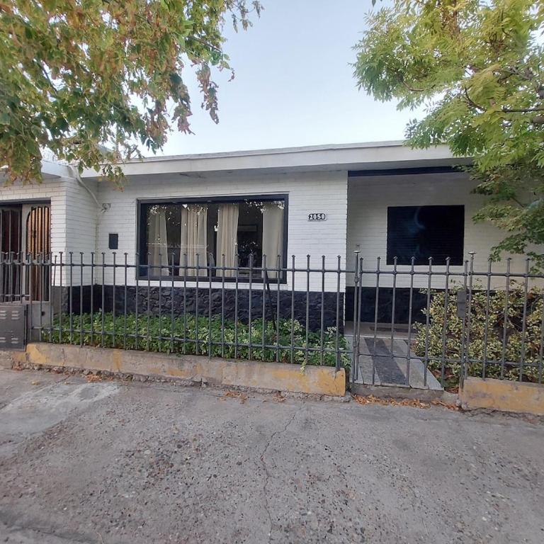Amplia y tranquila Casa en Barrio Jardin - Three-Bedroom House - 12