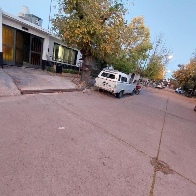 Amplia y tranquila Casa en Barrio Jardin - Three-Bedroom House - 16