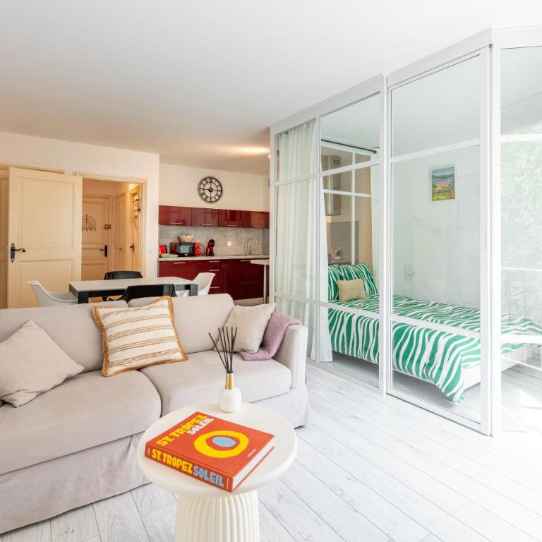 Chic appartement, coeur de Saint Tropez, Place des Lices - One-Bedroom Apartment - 1