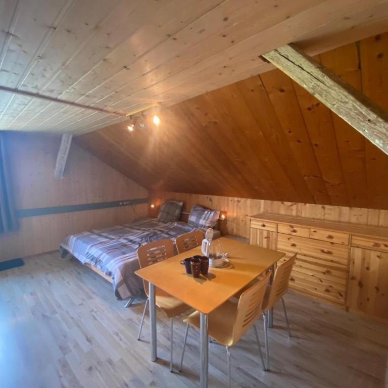 Gigantisches Zimmer in den Bergen, zwischen 2 Seen! Nr4 - Vierbettzimmer - 2