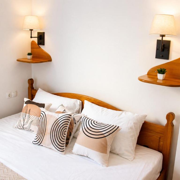 Little Vine House - One-Bedroom House - 11