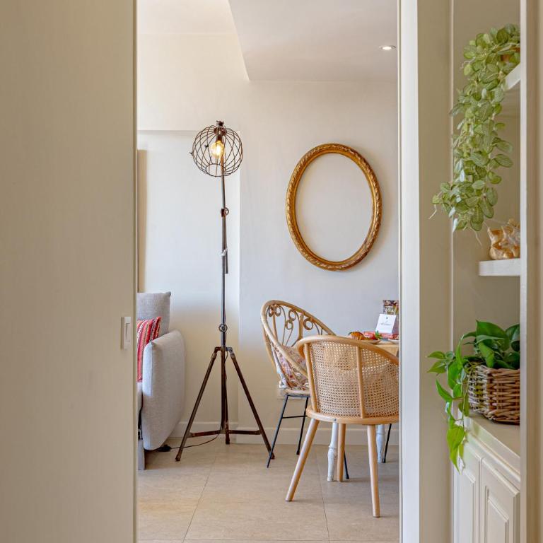 Boho Chic Apt, Frontline Sea & Paseo Views - One-Bedroom Apartment - 20