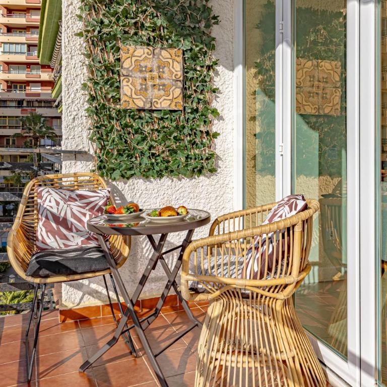 Boho Chic Apt, Frontline Sea & Paseo Views - One-Bedroom Apartment - 19