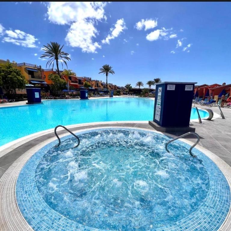 Oasis Beach Home Meloneras with jacuzzi - Four-Bedroom Vacation Home - 32