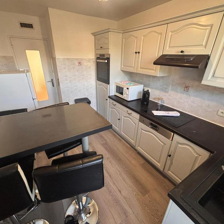 T4 Saint-Martin d'Heres -Calme - Parking Gratuit - Appartement 3 Chambres - 11
