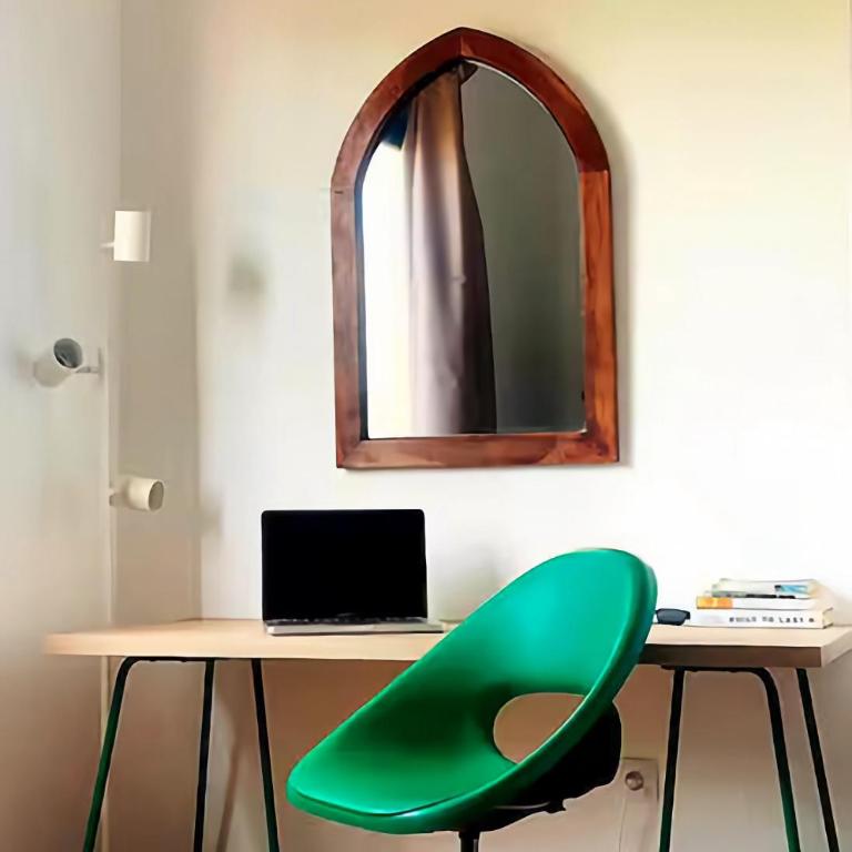 Island office with high speed internet & terrace - One-Bedroom Apartment - 4