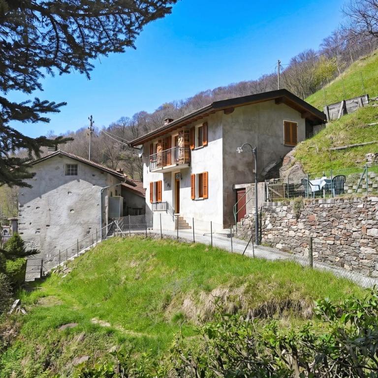 Casa Lara: Cosy Alpine Home Near Lugano + Garden (Sleeps 5) - Happy Rentals - Casa Vacanze - 9