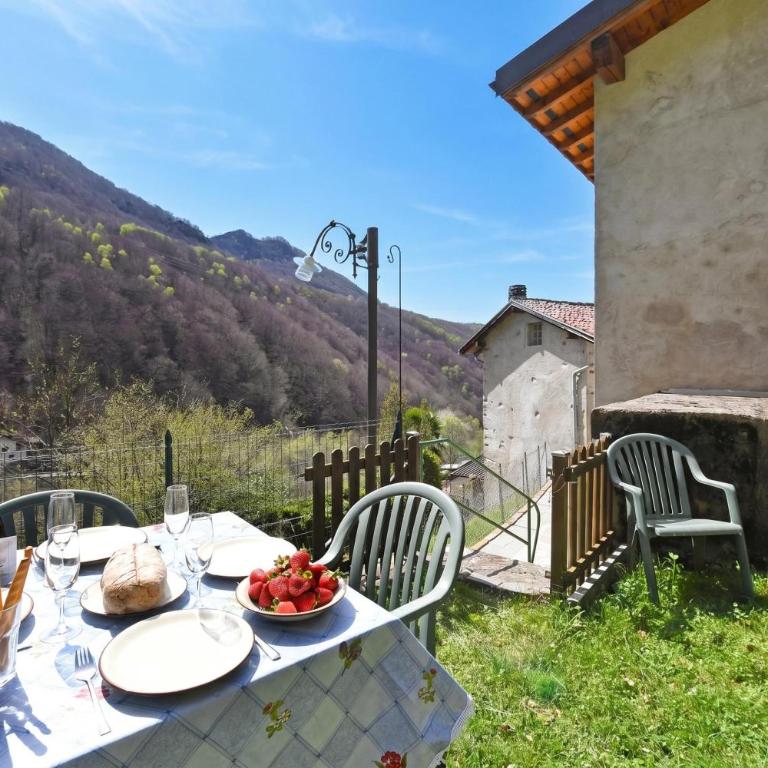 Casa Lara: Cosy Alpine Home Near Lugano + Garden (Sleeps 5) - Happy Rentals - Casa Vacanze - 21
