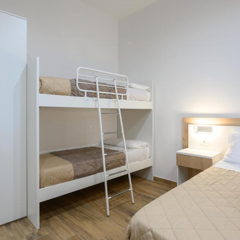 Buongiorno Lecce - Camera Quadrupla con Bagno Privato - 6