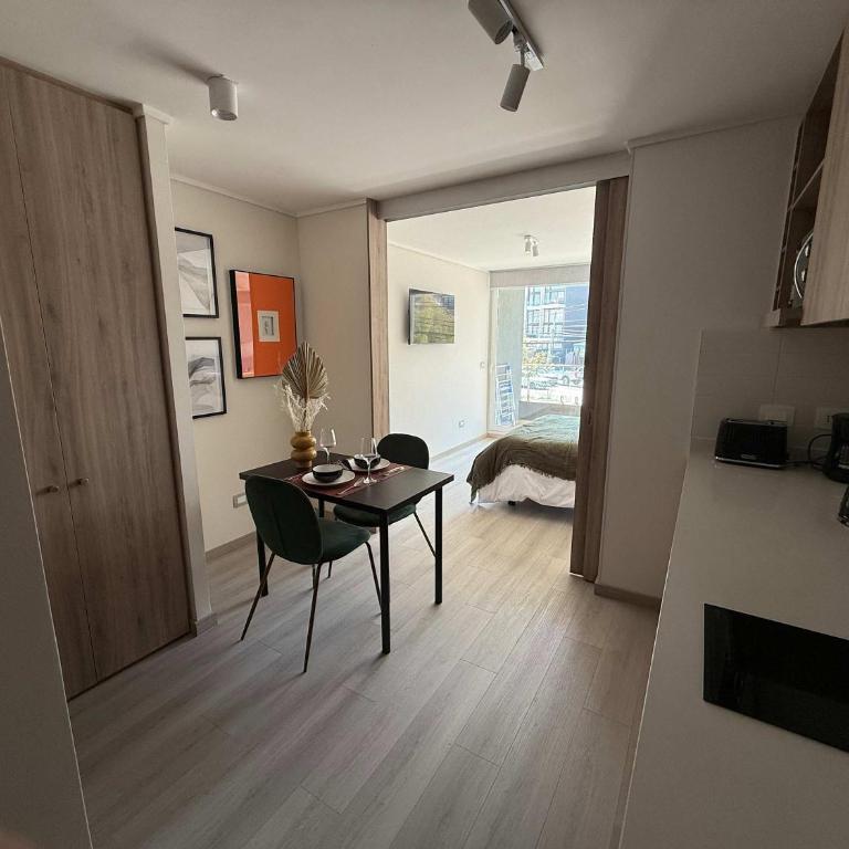 Las Condes Cozy Studio Steps from Park Hospital - Apartment - 5