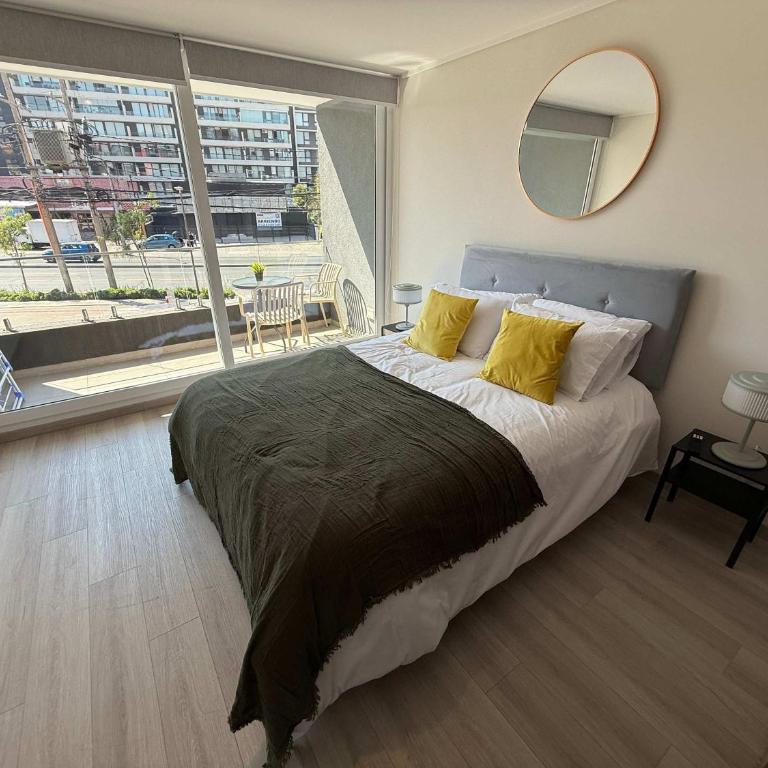 Las Condes Cozy Studio Steps from Park Hospital - Apartment - 1