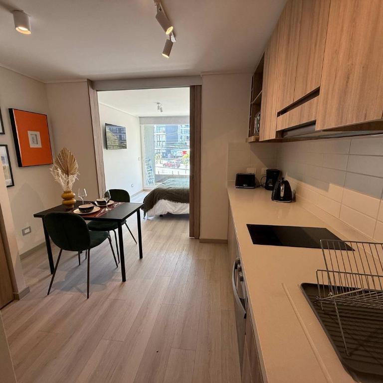 Las Condes Cozy Studio Steps from Park Hospital - Apartment - 6