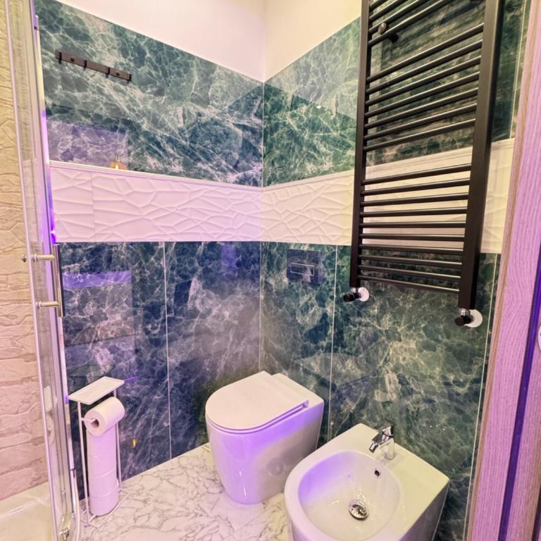 Luxor 2 Jacuzzi Suites and Deluxe Rooms, Piazza Bologna Metro Direct Colosseo, Roma - Camera Matrimoniale con Vasca Idromassaggio - 11