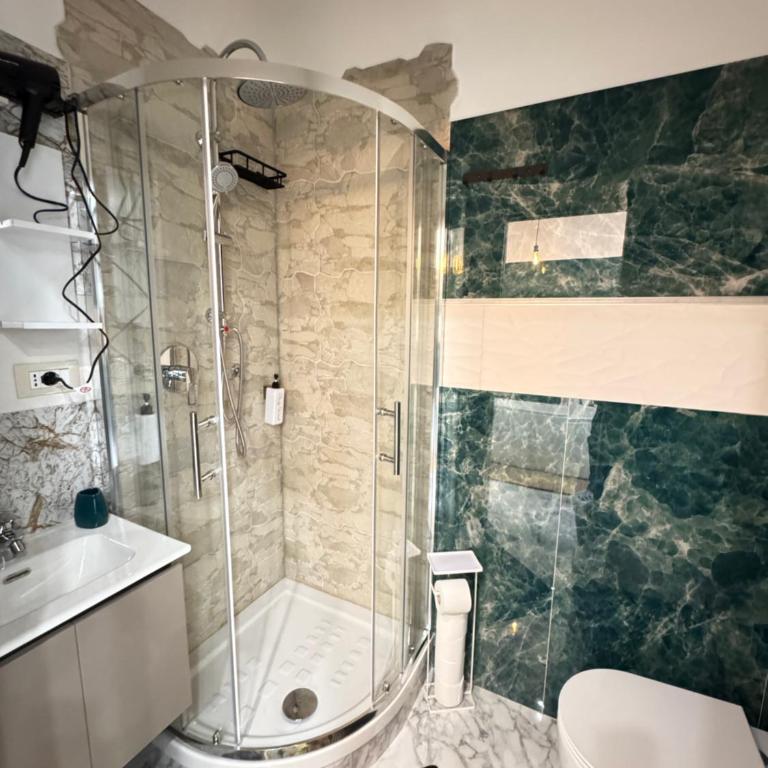 Luxor 2 Jacuzzi Suites and Deluxe Rooms, Piazza Bologna Metro Direct Colosseo, Roma - Camera Matrimoniale con Vasca Idromassaggio - 7