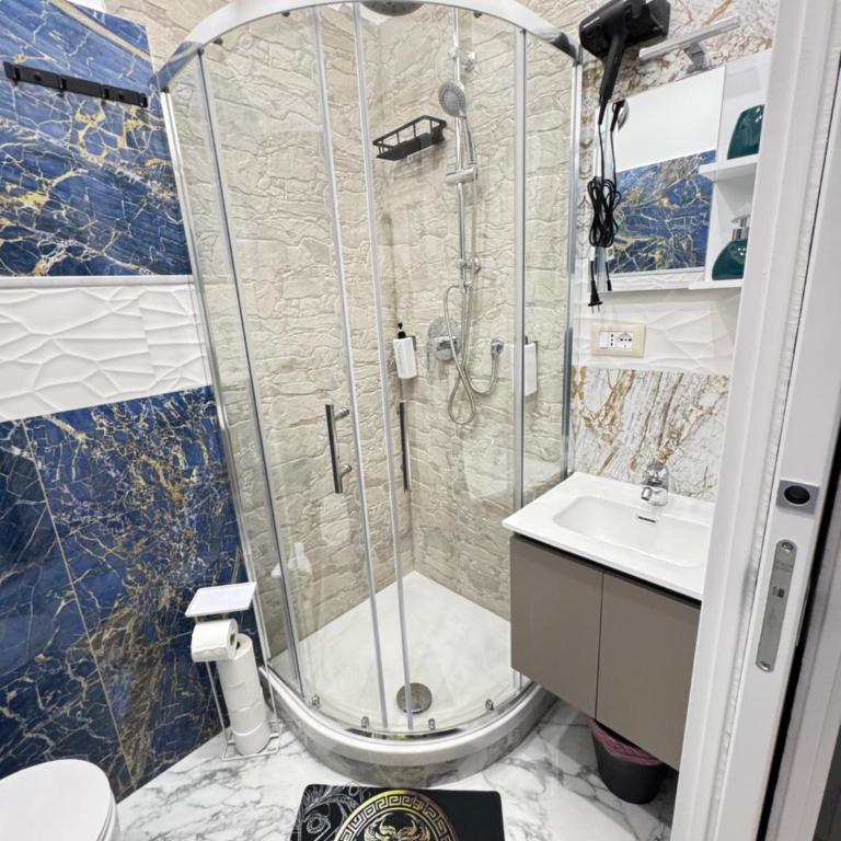 Luxor 2 Jacuzzi Suites and Deluxe Rooms, Piazza Bologna Metro Direct Colosseo, Roma - Camera Queen con Vasca Idromassaggio - 10