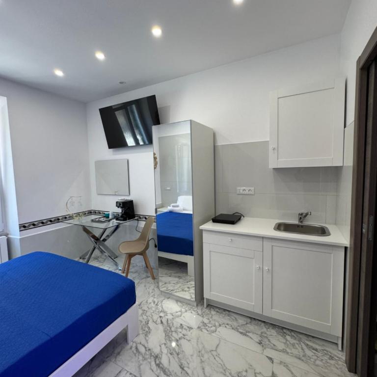 Luxor 2 Jacuzzi Suites and Deluxe Rooms, Piazza Bologna Metro Direct Colosseo, Roma - Monolocale Familiare - 8
