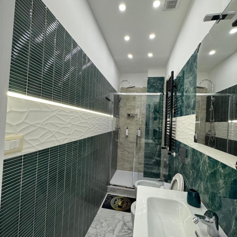 Luxor 2 Jacuzzi Suites and Deluxe Rooms, Piazza Bologna Metro Direct Colosseo, Roma - Camera King con Vasca Idromassaggio - 17