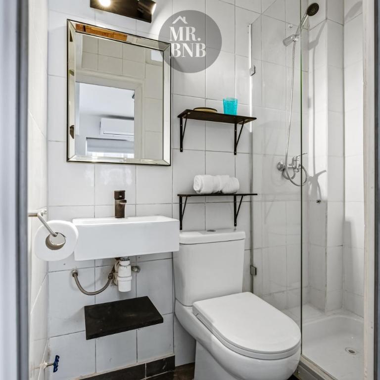 Padre Mariano Suites by Mr BnB - Studio Apartment with Balcony - 1