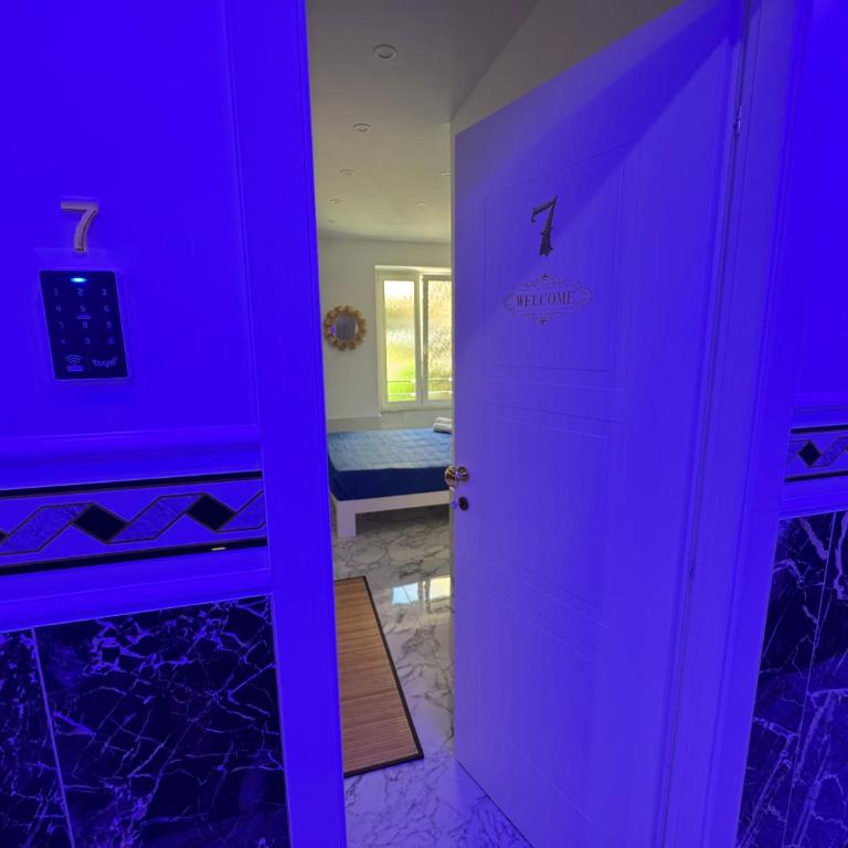 Luxor 2 Jacuzzi Suites and Deluxe Rooms, Piazza Bologna Metro Direct Colosseo, Roma - Camera Queen con Vasca Idromassaggio - 18