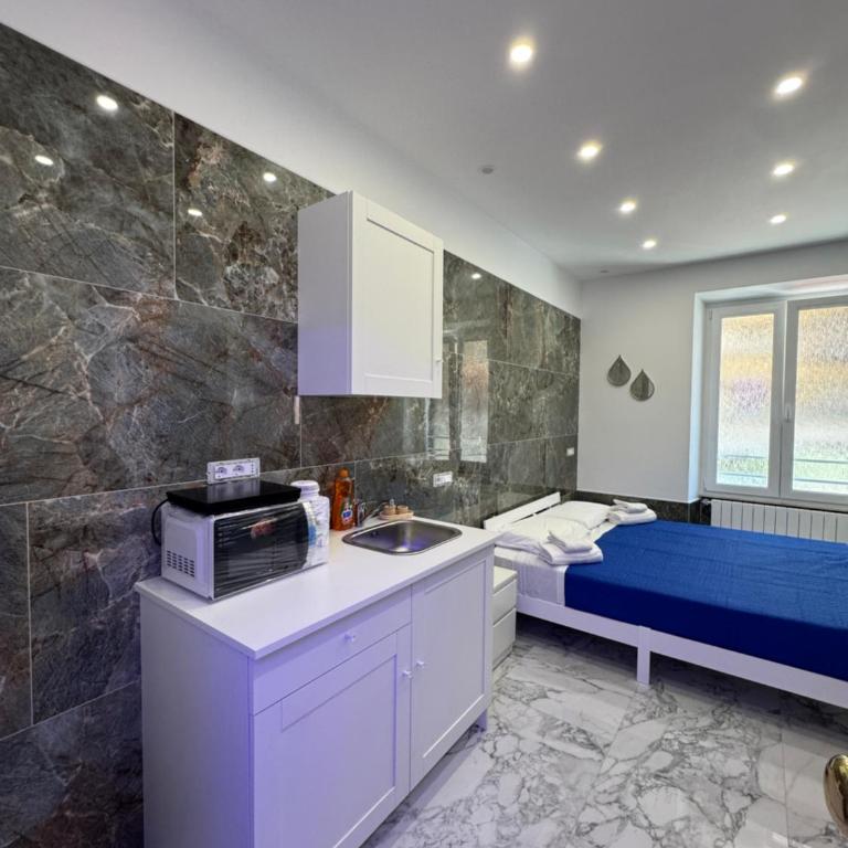 Luxor 2 Jacuzzi Suites and Deluxe Rooms, Piazza Bologna Metro Direct Colosseo, Roma - Monolocale Familiare - 11